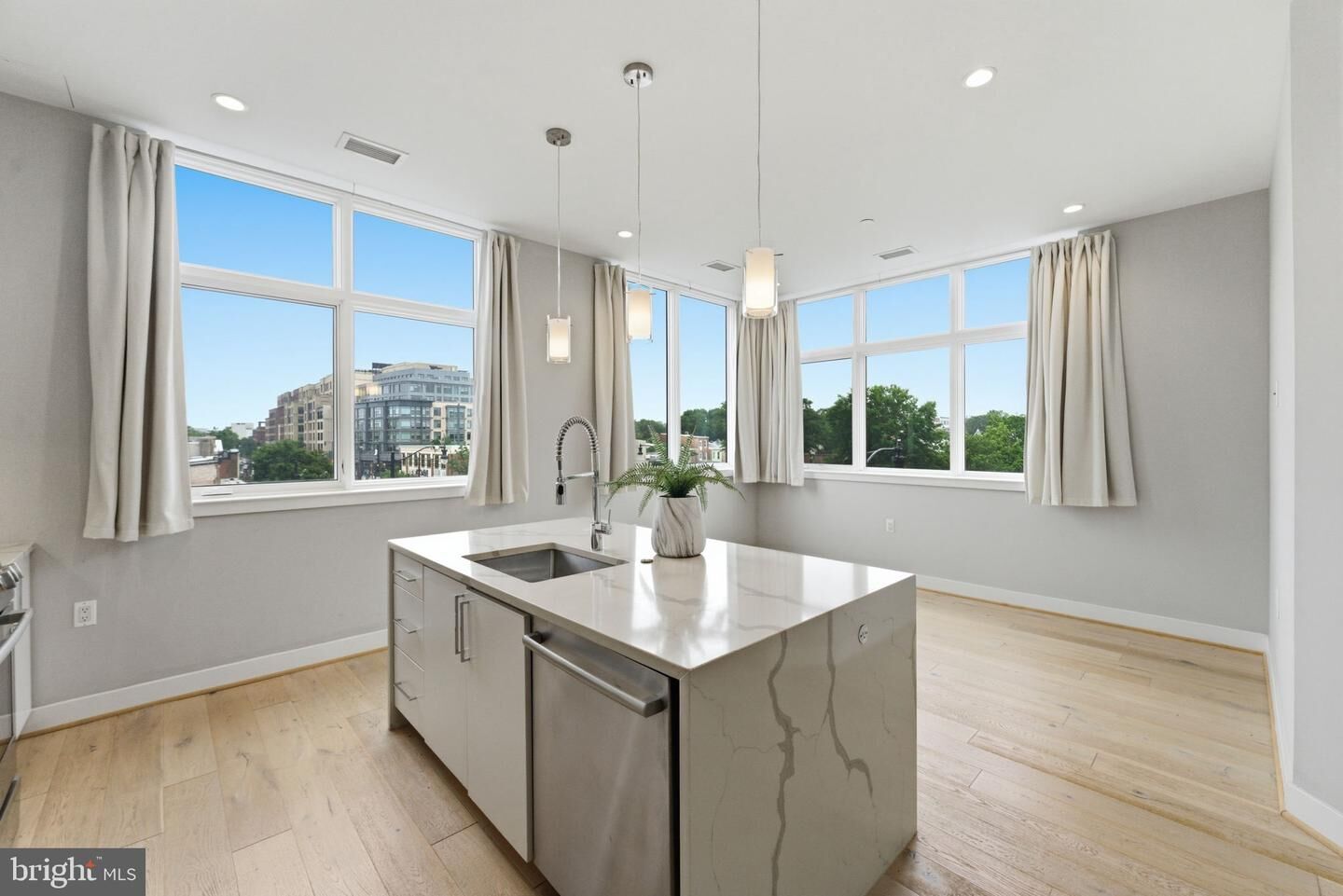 Property Photo:  646 H Street NE 304  DC 20002 