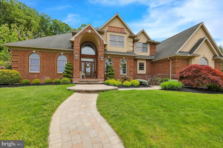 Property Photo:  212 Hillview Circle  PA 19533 