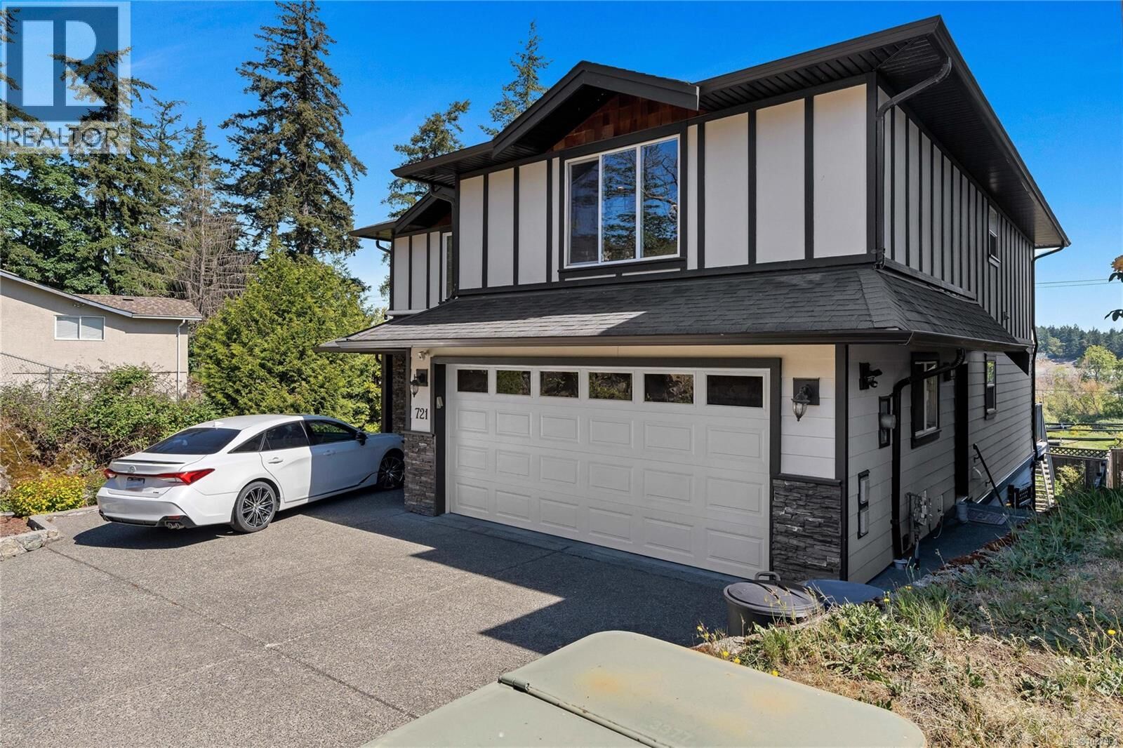 Property Photo:  721 Nirwan Place  BC V9B 6H4 