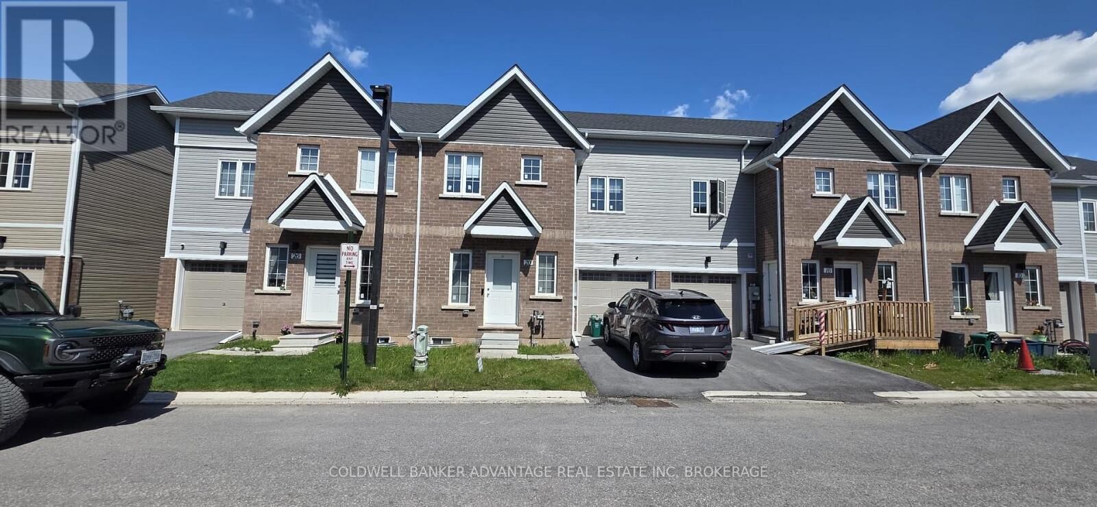Property Photo:  20 Waterleaf Trail  ON L3C 1T9 