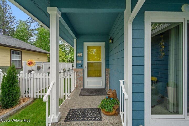 Property Photo:  207 S Harbor Park Ct  ID 83854 