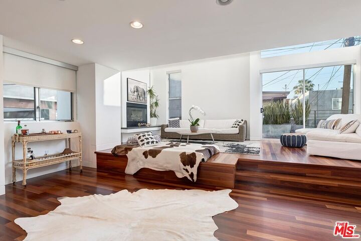 Property Photo:  111 Eastwind St  CA 90292 