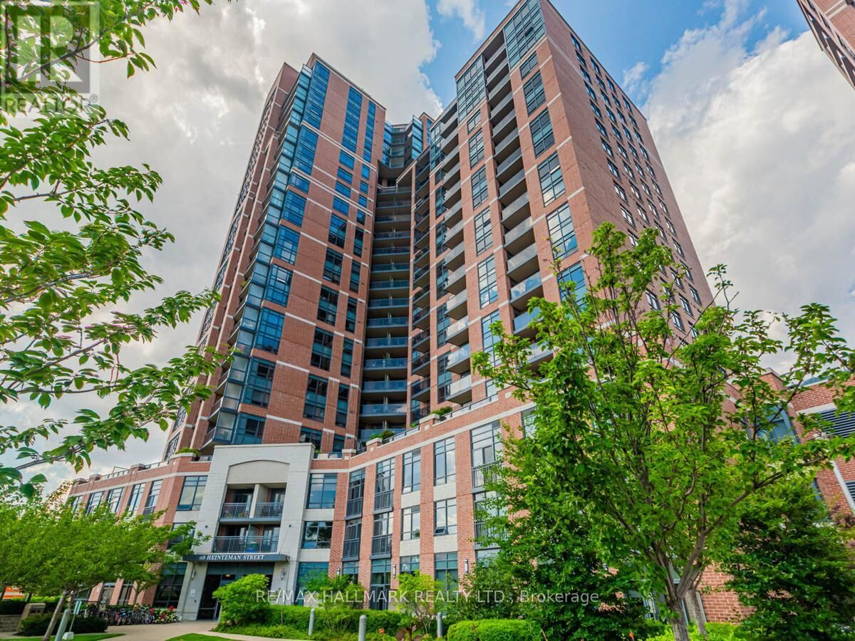 Property Photo:  60 Heintzman Street 1802  ON M6P 5A1 