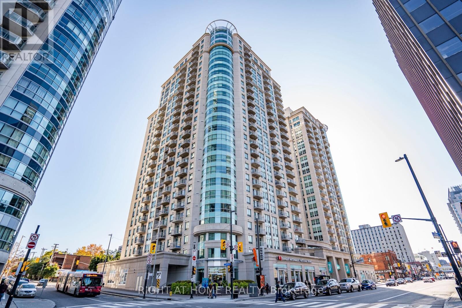 Property Photo:  234 Rideau Street 1805  ON K1V 0A9 