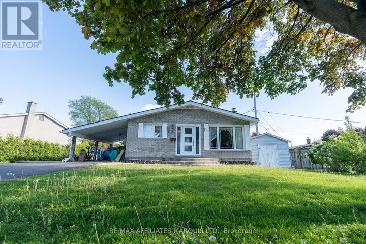 Property Photo:  429 Beach Avenue  ON K6H 5P3 