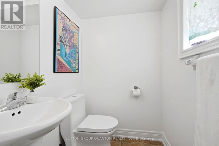 Property Photo:  2268 Gerrard Street East  ON M4E 2E1 