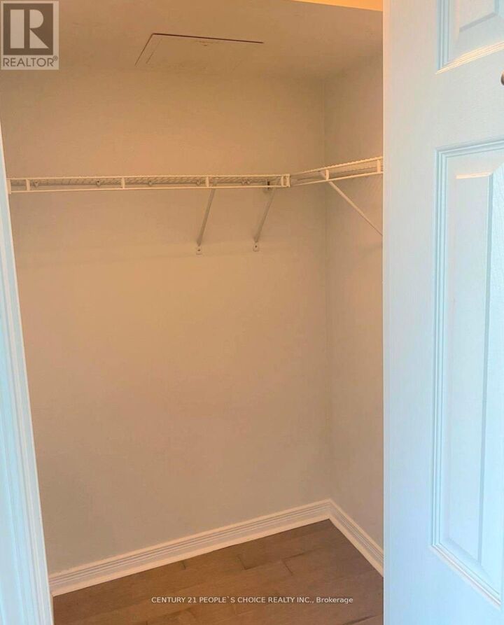 Property Photo:  4889 Kimbermount Avenue 805  ON L5M 7R9 