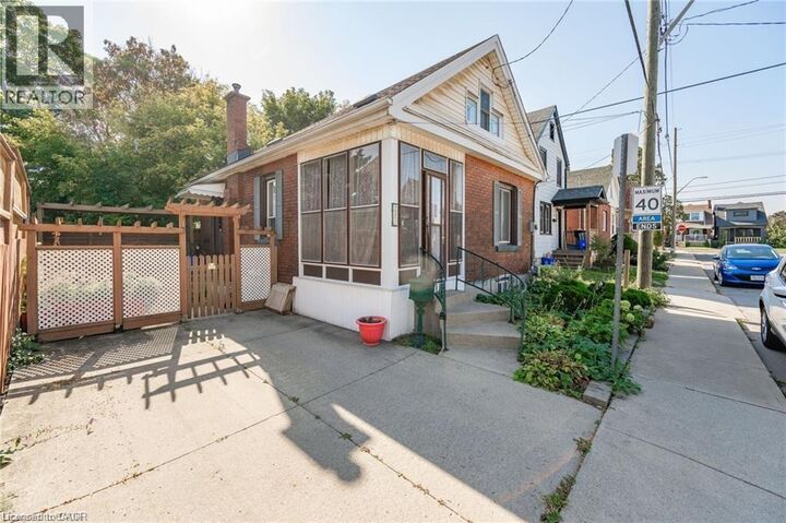 Property Photo:  252 Beechwood Avenue  ON L8L 2T1 