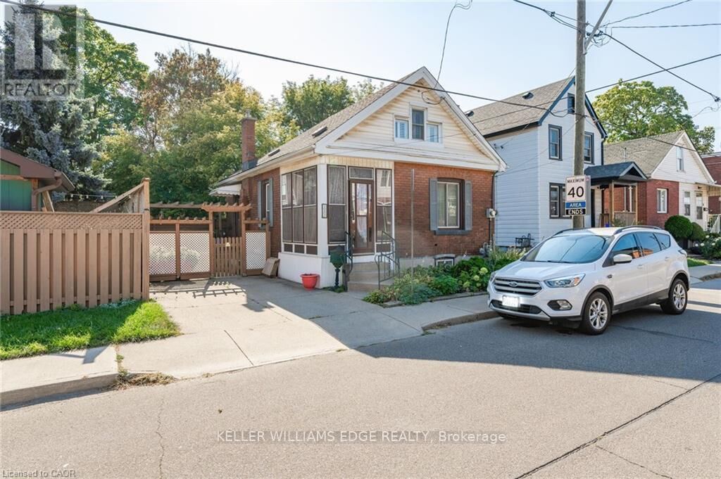 Property Photo: 252 Beechwood Avenue ON L8L 2T1