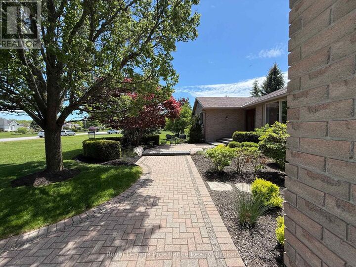 Property Photo:  100 Bay Breeze Street  ON K8N 0L4 
