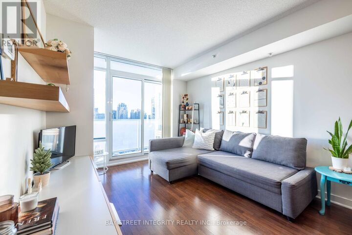 Property Photo:  5740 Yonge Street 1510  ON M2M 0B1 