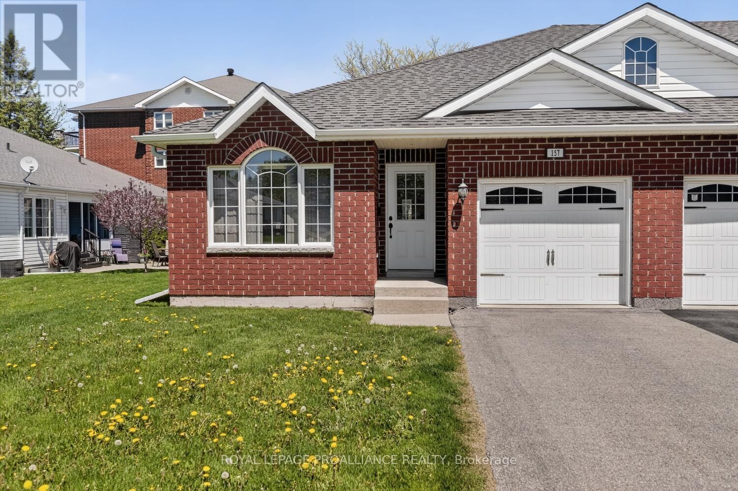 Property Photo: 157 Steacy Gardens East ON K6V 0B5