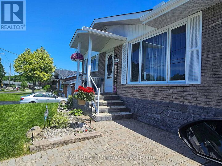 Property Photo: 524 Anthony Street ON K6H 5L3