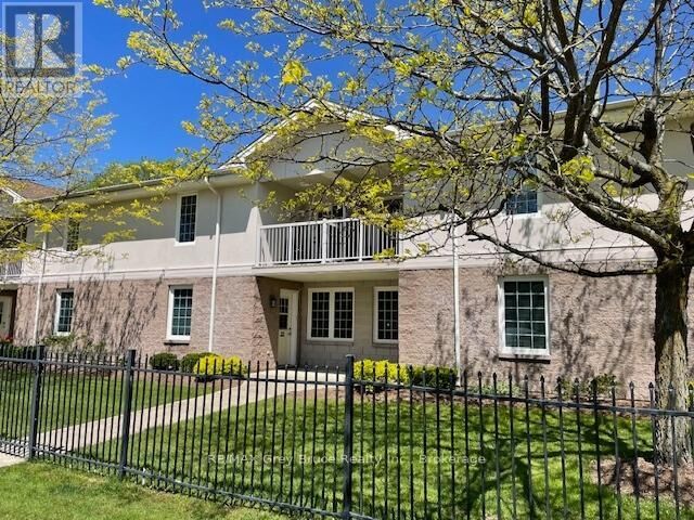 Property Photo:  1550 12th Avenue East 204  ON N4K 6Z3 
