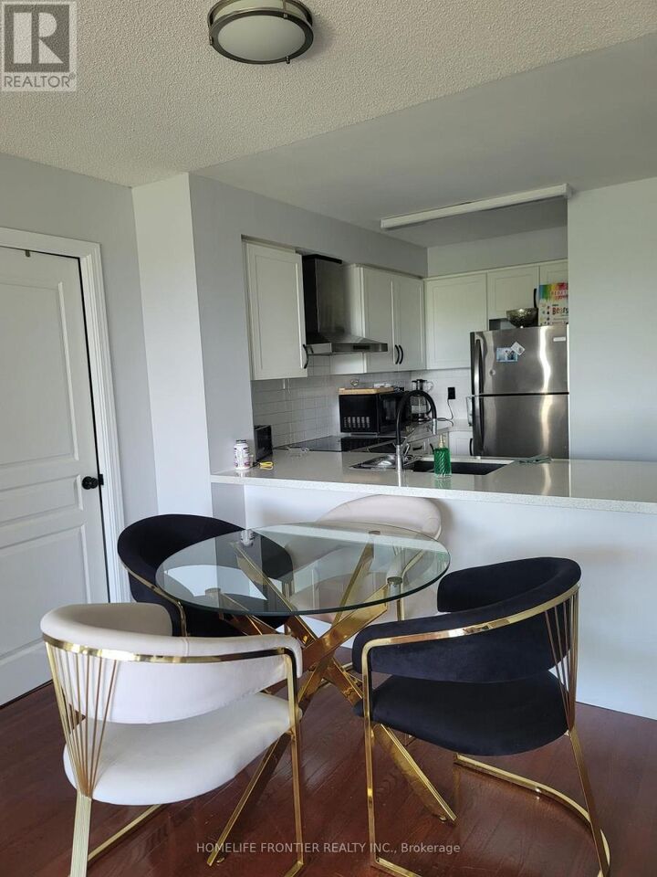 Property Photo: 310 Red Maple Road East 217 ON L4C 0T7