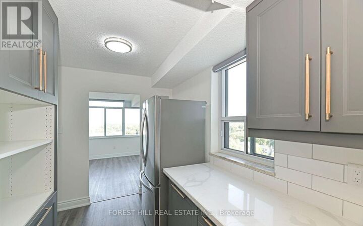 Property Photo: 3000 Bathurst Street 1205 ON M6B 3B4