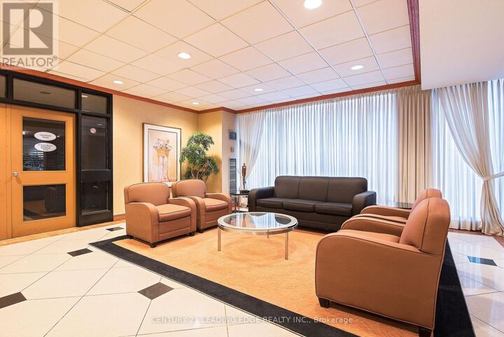 Property Photo: 633 Bay Street 2204 ON M5G 2G4