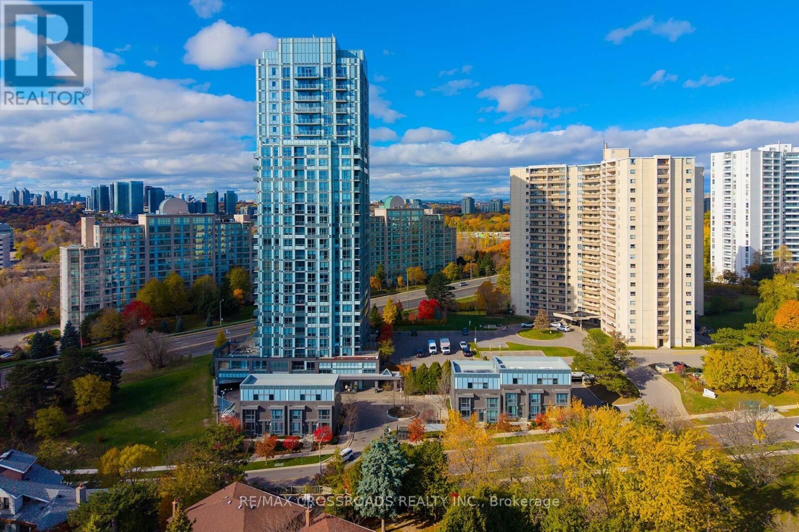 Property Photo: 18 Graydon Hall Drive 601 ON M3A 0A4