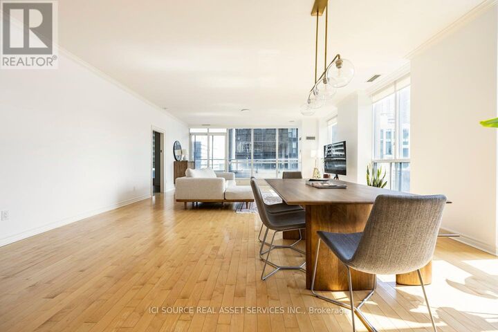 Property Photo: 250 Wellington Street West Ph40 ON M5V 3P6