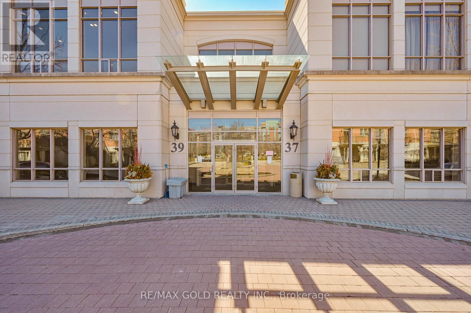 Property Photo: 37 Galleria Parkway 319 ON L3T 0A5