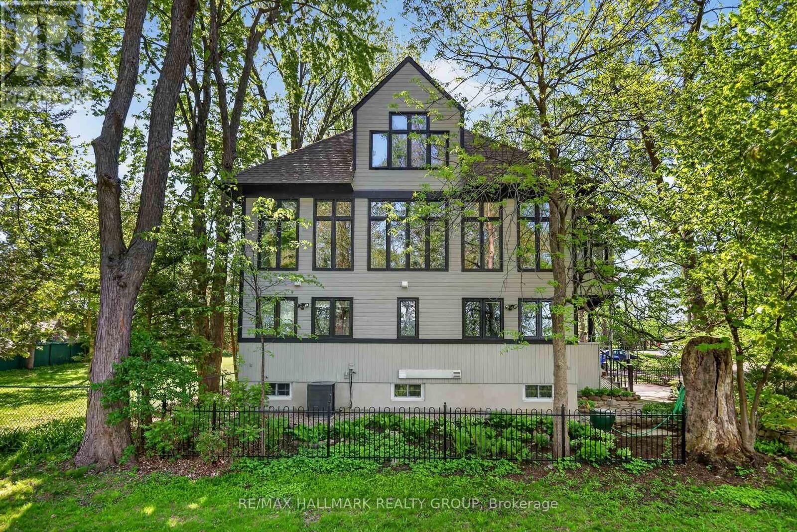 Property Photo:  53 Scrivens Street  ON K2B 8M6 