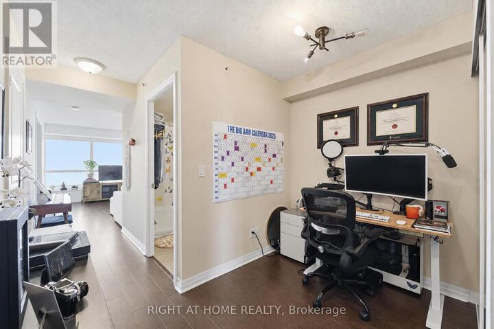 Property Photo: 275 Yorkland Road 1402 ON M2J 0B4