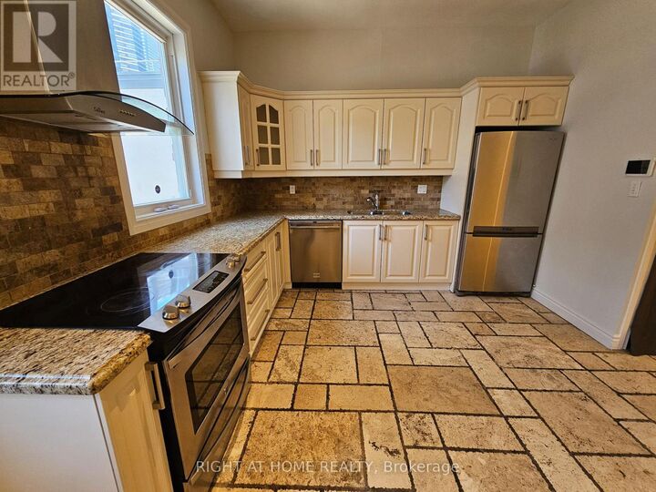 Property Photo:  550 Yonge Street 3F  ON M4Y 1Y8 