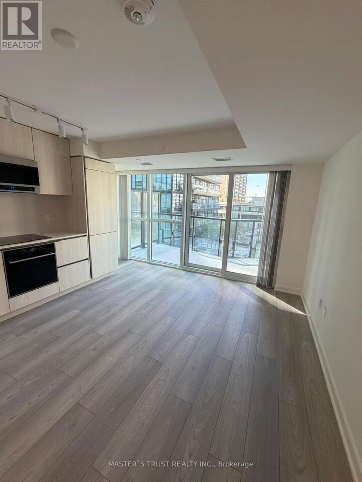 Property Photo:  120 Broadway Avenue 812  ON M4P 0E9 