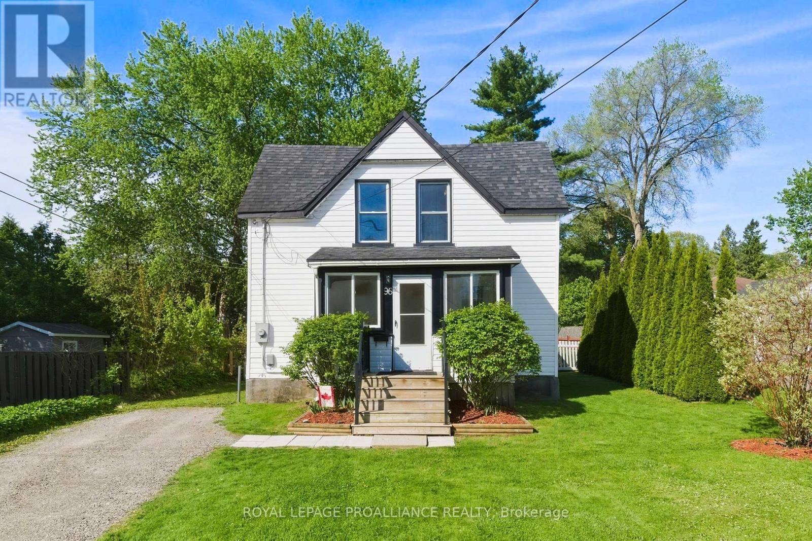 Property Photo:  96 Cedar Street  ON K6V 5P5 