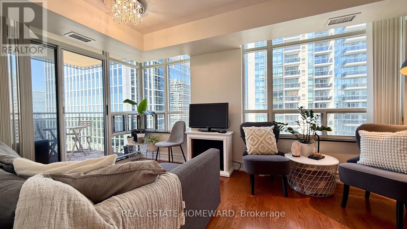 Property Photo:  155 Beecroft Road 2711  ON M2N 7C6 