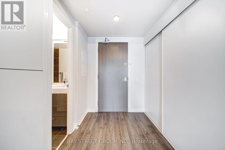 Property Photo: 251 Jarvis Street 3809 ON M5B 0C3