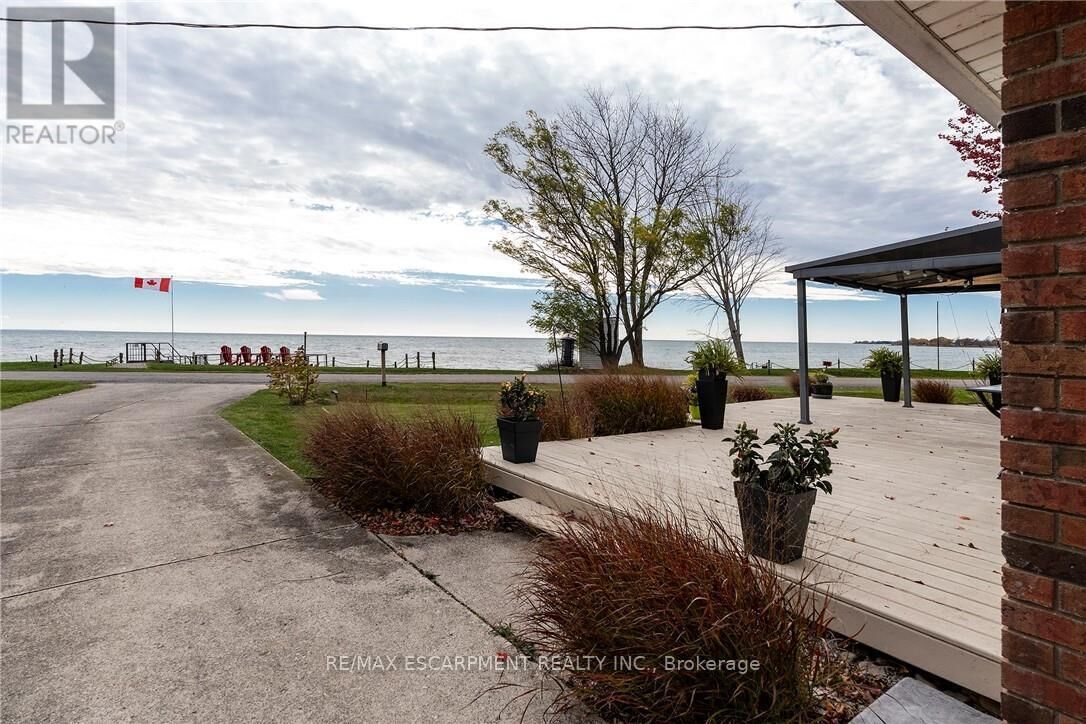 Property Photo:  577 Edgewater Place  ON N1A 2W8 