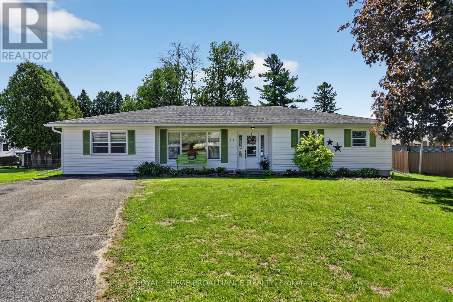Property Photo:  913 George Street  ON K0E 1E0 