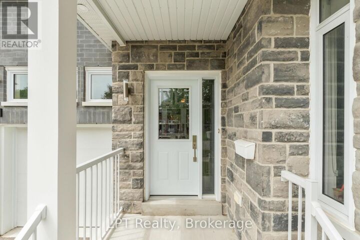 Property Photo:  111 Bayview Avenue  ON L4P 3Z3 