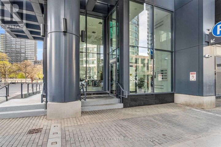Property Photo:  352 Front Street West 1413  ON M5V 0K3 