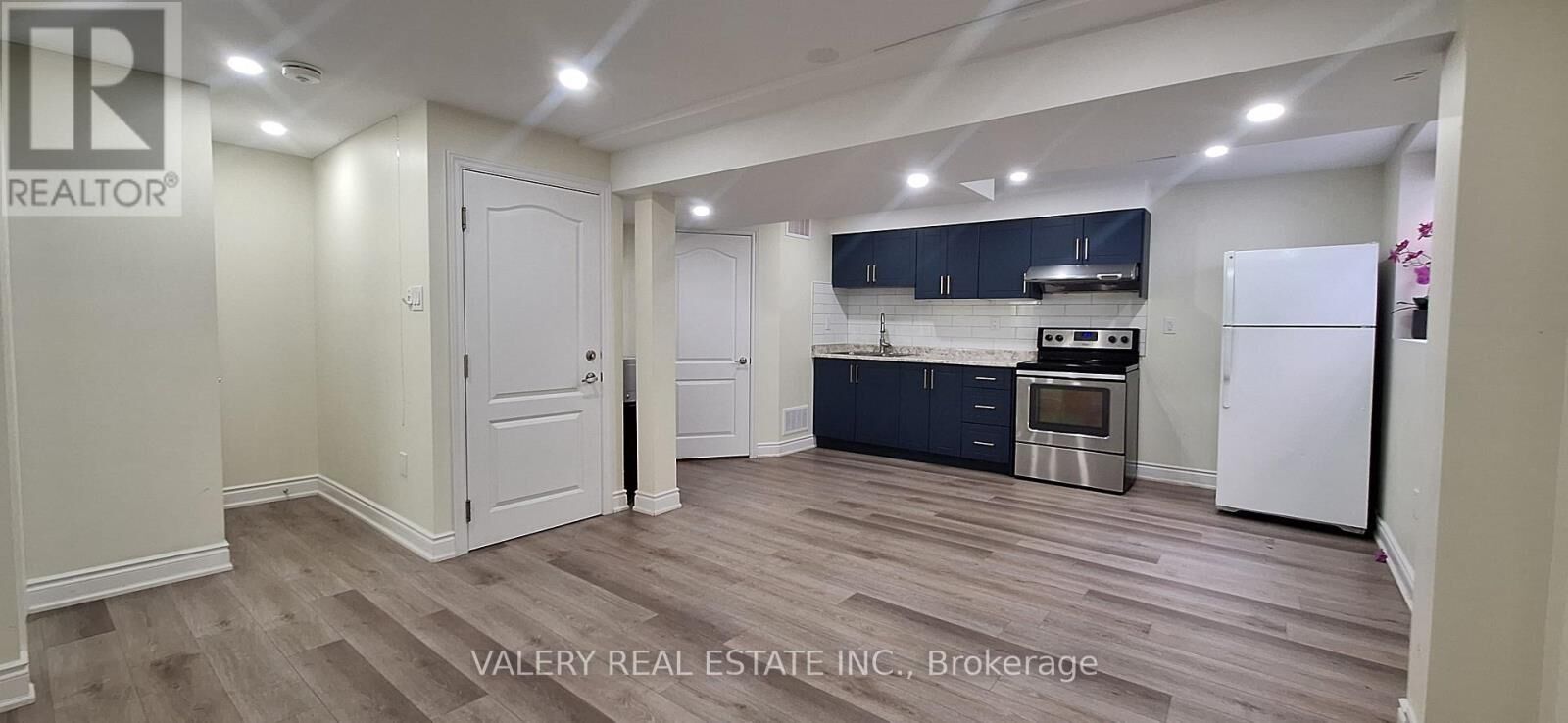 Property Photo:  68 Mullis Crescent 2  ON L6Y 4S9 
