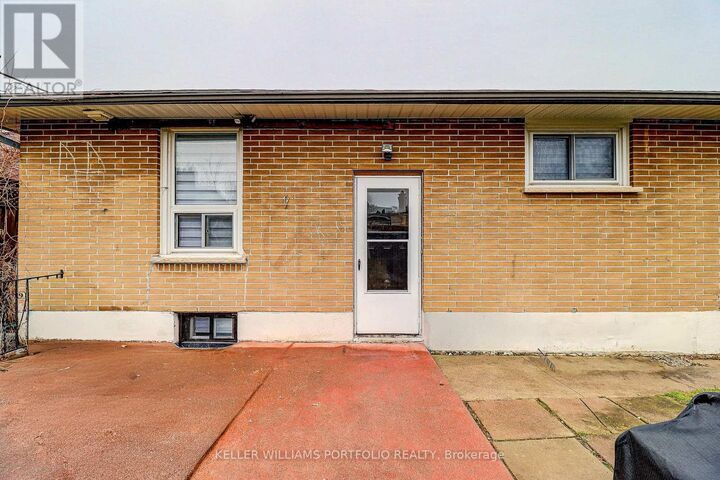 Property Photo:  962 Willowdale Avenue Lower Unit  ON L1H 1W4 