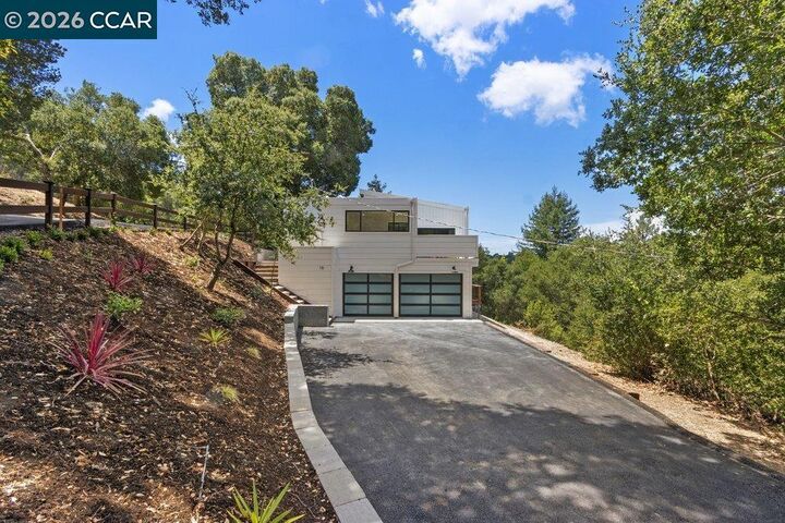 Property Photo: 16 Sunnyside Ct CA 94563
