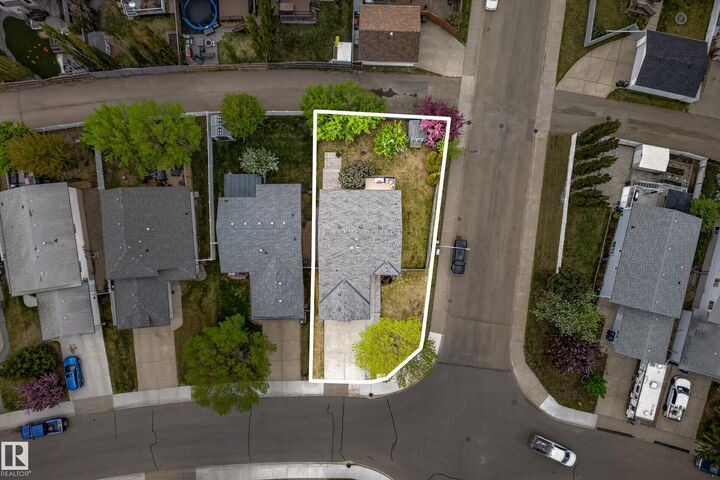 Property Photo:  22 Dorian Way  AB T8H 1Y2 