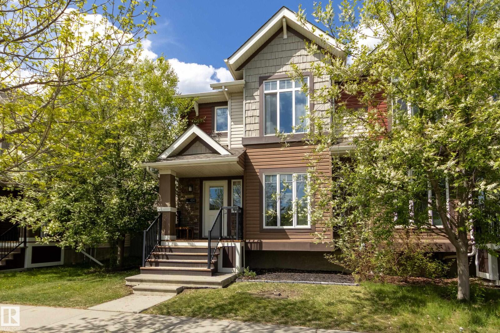 Property Photo:  434 Chappelle Drive SW  AB T6W 0Z4 