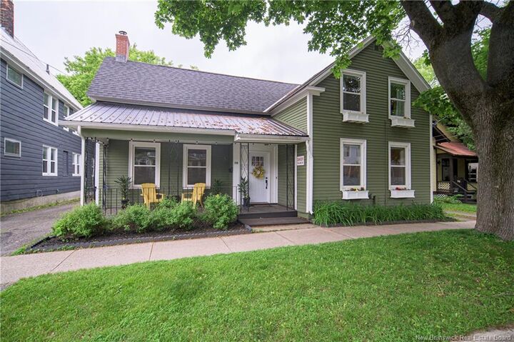 576 Charlotte Street — photo 1