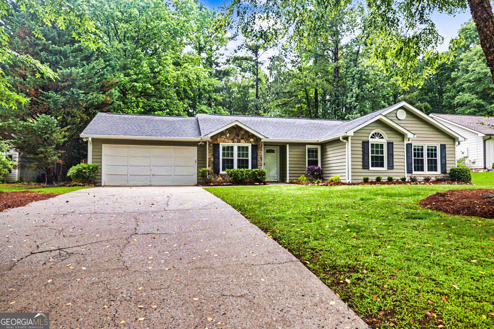 Property Photo:  204 Kentwood Drive  GA 30269 
