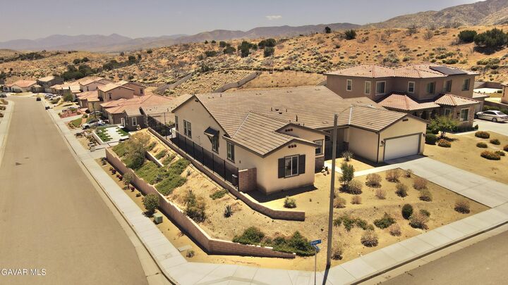 Property Photo:  39186 Pinto Court  CA 93551 