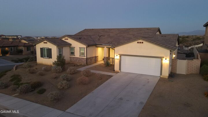Property Photo: 39186 Pinto Court CA 93551
