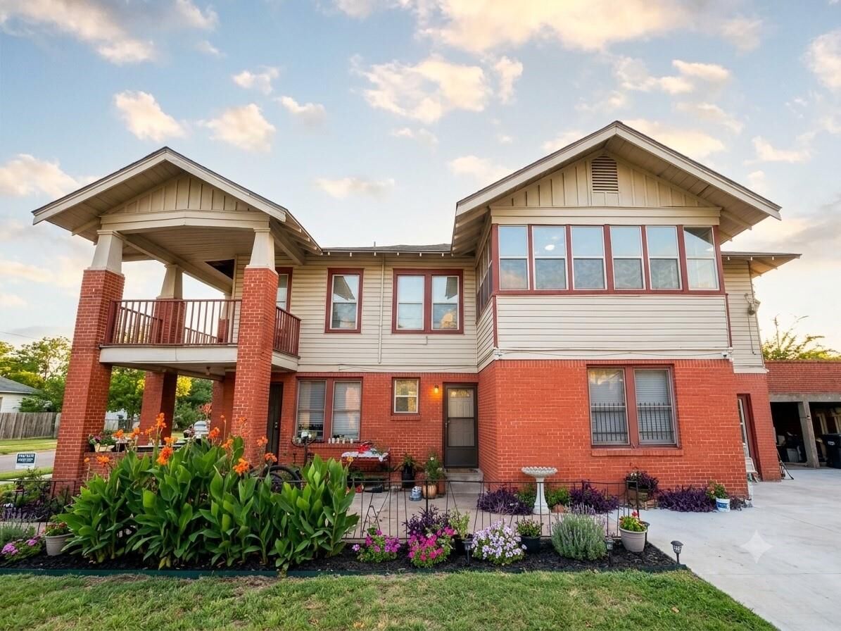 Property Photo:  301 66th Street  TX 77011 