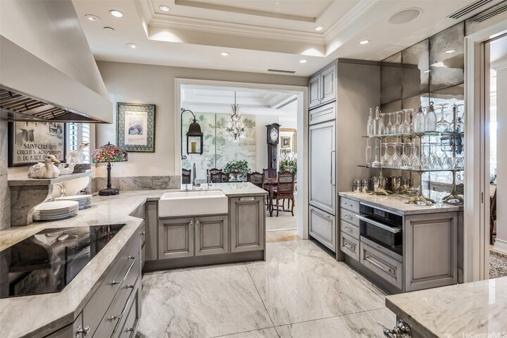 Property Photo: 1740 S Beretania Street 25 HI 96826
