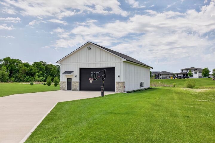 Property Photo: 24913 Covenant Lane IA 50003