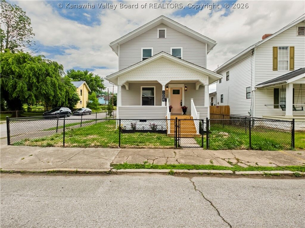Property Photo:  1008 Grant Street  WV 25302 