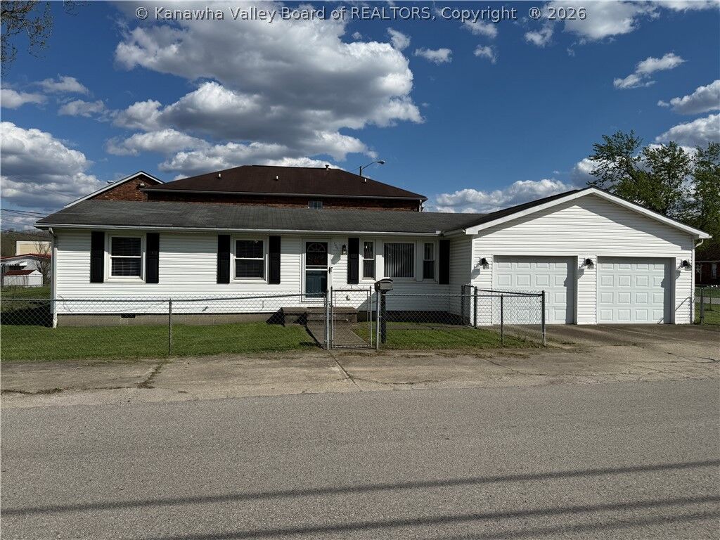 Property Photo:  504 Carver Street  WV 25064 