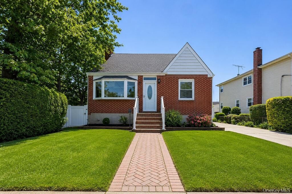 Property Photo: 27 Alice Court NY 11518